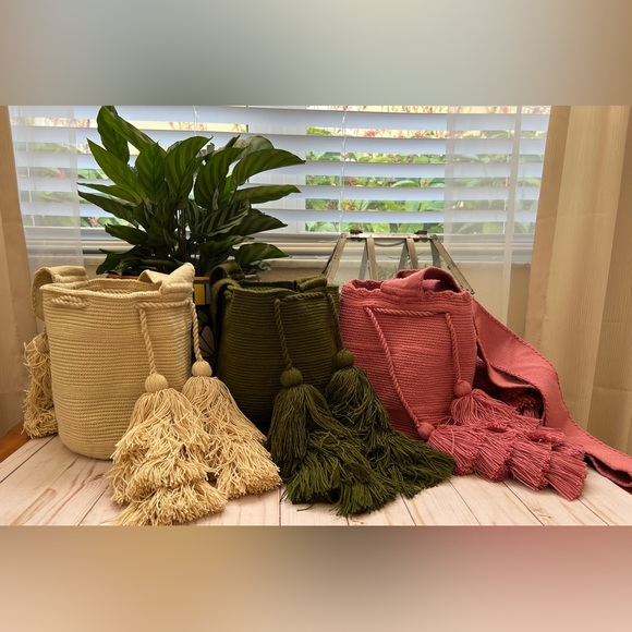 Beige Cream Handwoven Tassel Bucket Bag - Mochila Crossbody Bag - Trendy Bag - Picture 9 of 10